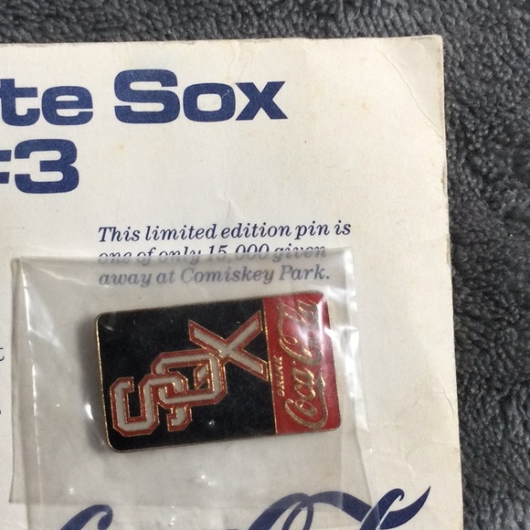 Vintage RARE 1990 Coca-Cola White Sox logo pin #3 - Picture 3 of 4